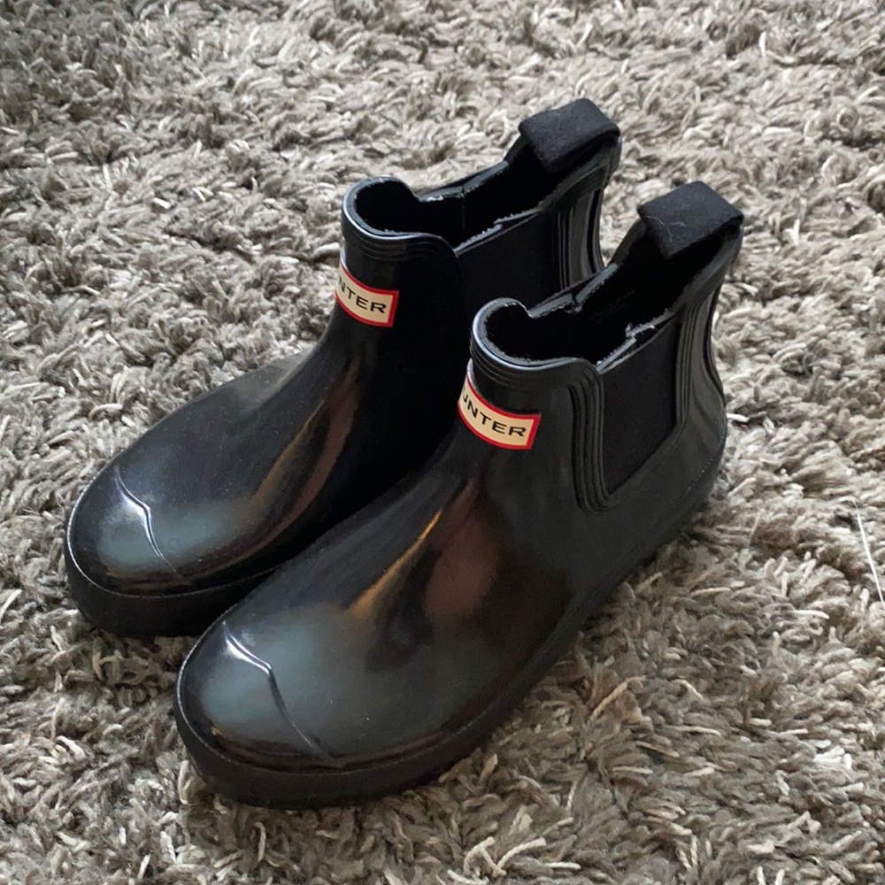 Short glossy hunter boots